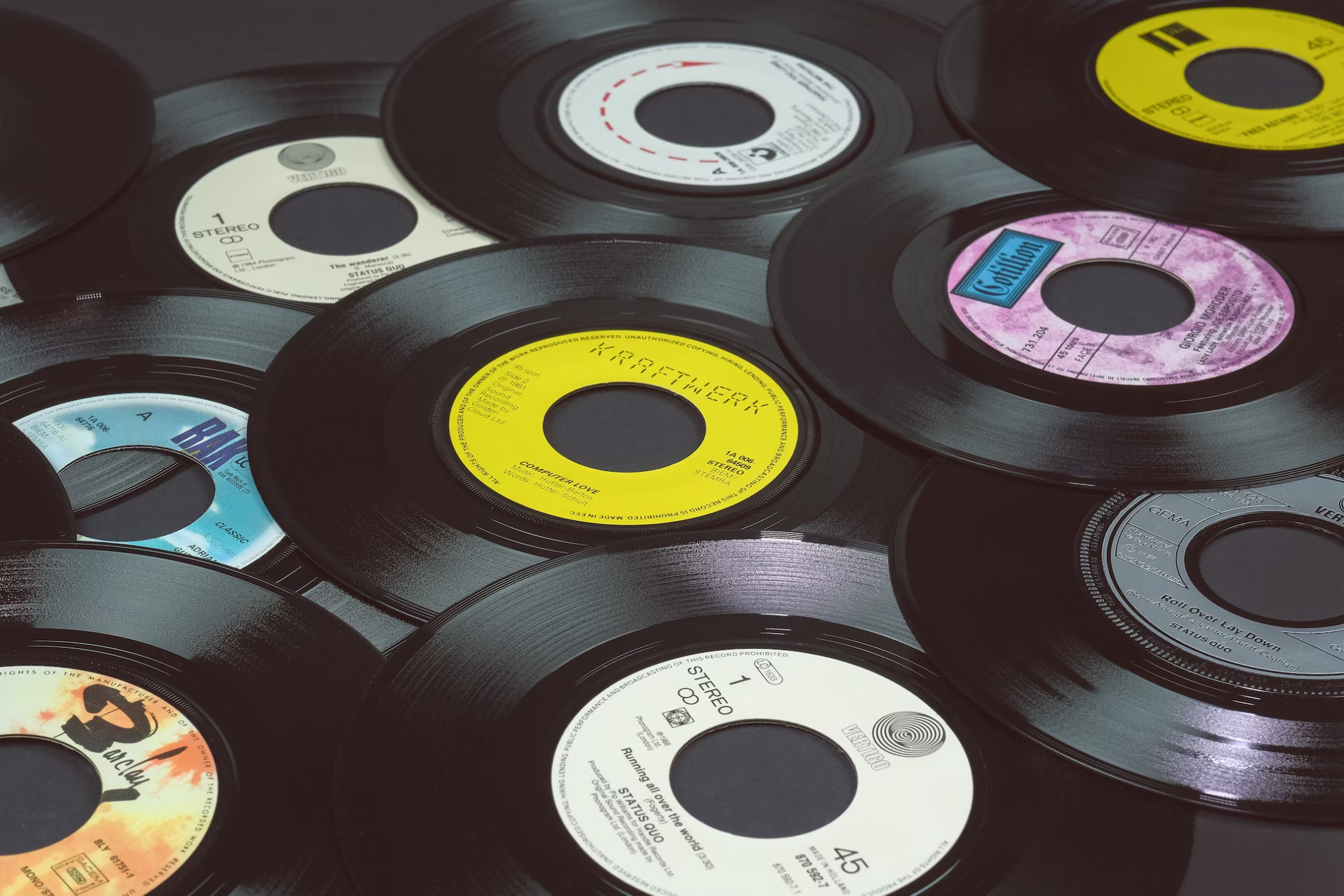 Vinyl records VS Digital : which option to choose for an artist ? - Diggers  Factory